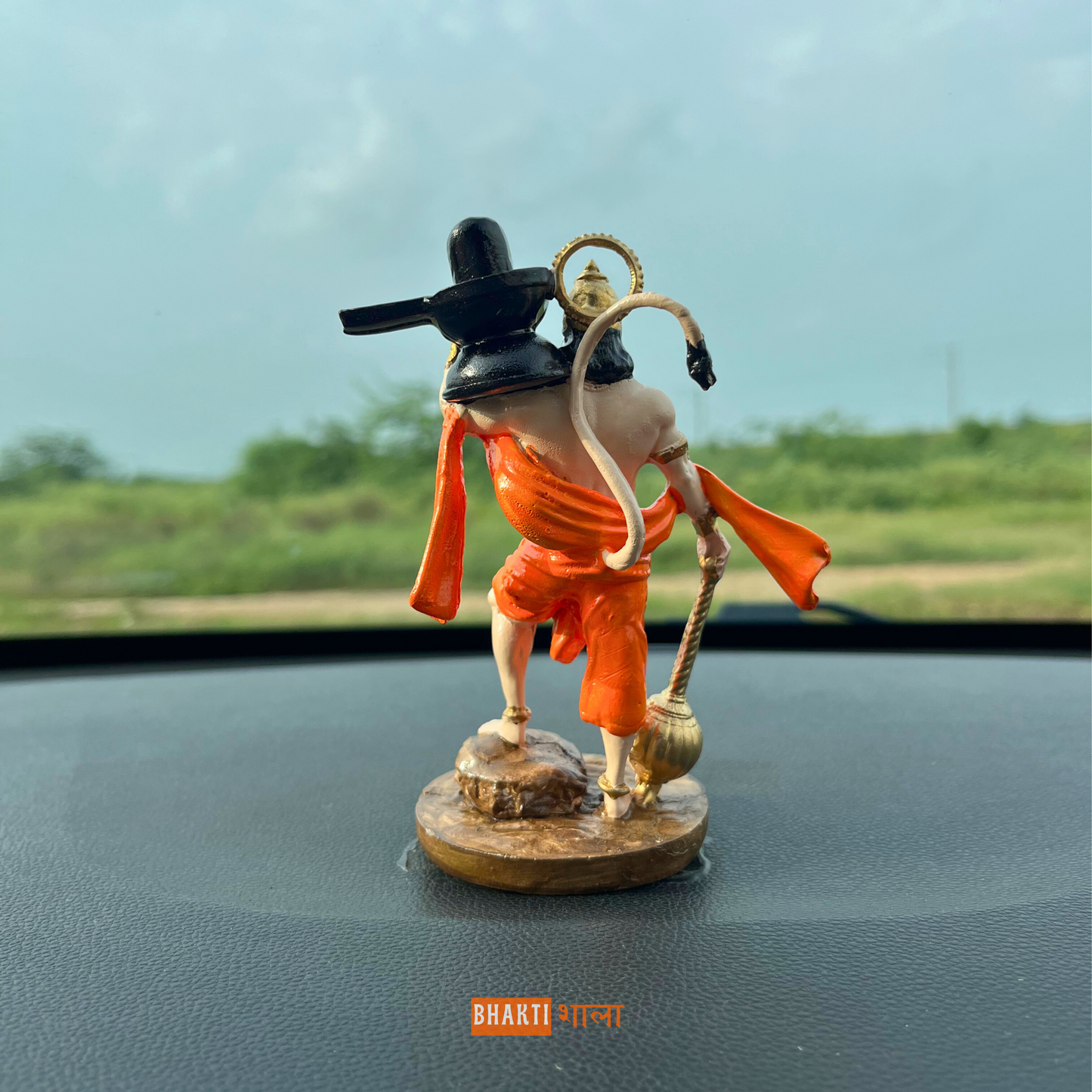 Shri Hanuman Ji with Shivling